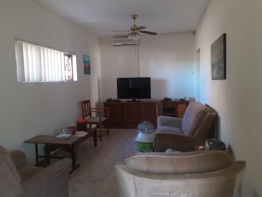 To Let 3 Bedroom Property for Rent in Wavecrest Eastern Cape